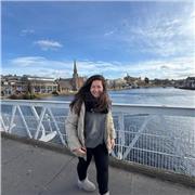 Profesora de inglés con experiencia da clases presenciales/online de preparación de exámenes oficiales